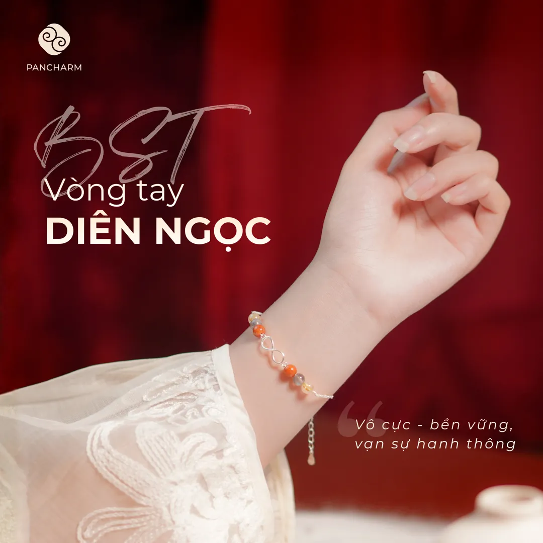 BST Vòng tay Diên Ngọc của Pancharm: cổ tay đeo lắc bạc charm vô cực phối hạt đỏ cam, nền đỏ, dòng chữ Vô cực – bền vững, vạn sự hanh thông